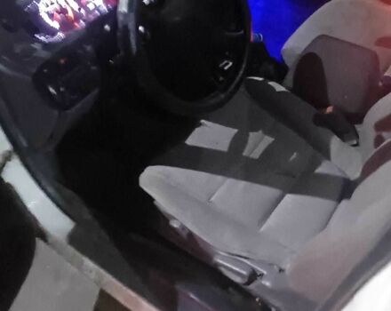 Белый Мазда 626, объемом двигателя 2 л и пробегом 306 тыс. км за 1200 $, фото 1 на Automoto.ua