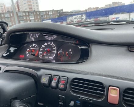 Белый Мазда 626, объемом двигателя 2 л и пробегом 300 тыс. км за 1099 $, фото 7 на Automoto.ua