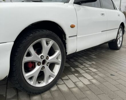 Белый Мазда 626, объемом двигателя 2 л и пробегом 300 тыс. км за 1099 $, фото 1 на Automoto.ua