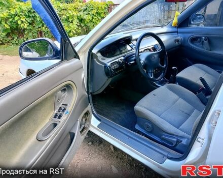 Белый Мазда 626, объемом двигателя 2 л и пробегом 315 тыс. км за 900 $, фото 4 на Automoto.ua