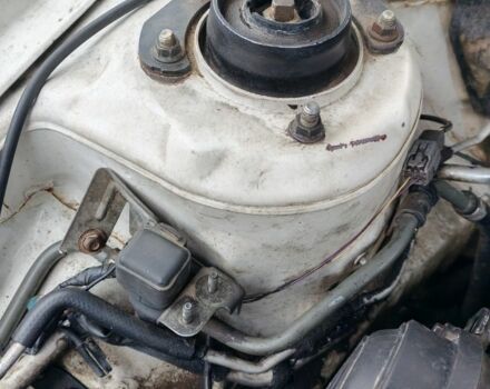 Белый Мазда 626, объемом двигателя 2 л и пробегом 300 тыс. км за 1800 $, фото 10 на Automoto.ua