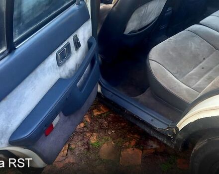 Білий Мазда 626, об'ємом двигуна 2 л та пробігом 350 тис. км за 1100 $, фото 1 на Automoto.ua