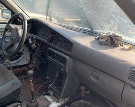 Белый Мазда 626, объемом двигателя 2 л и пробегом 300 тыс. км за 523 $, фото 5 на Automoto.ua