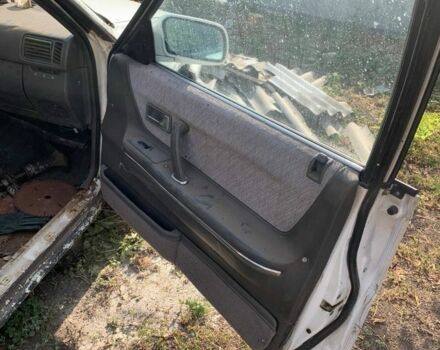 Белый Мазда 626, объемом двигателя 2 л и пробегом 300 тыс. км за 523 $, фото 6 на Automoto.ua