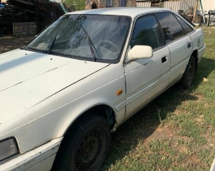 Белый Мазда 626, объемом двигателя 2 л и пробегом 300 тыс. км за 523 $, фото 1 на Automoto.ua