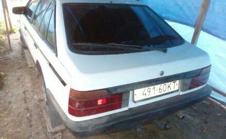 Белый Мазда 626, объемом двигателя 2 л и пробегом 999 тыс. км за 1300 $, фото 1 на Automoto.ua