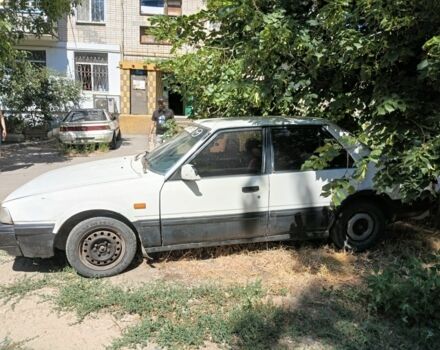 Белый Мазда 626, объемом двигателя 2 л и пробегом 300 тыс. км за 202 $, фото 1 на Automoto.ua
