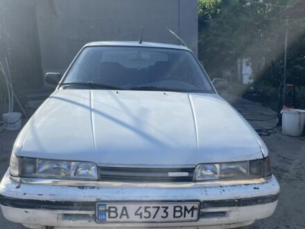 Белый Мазда 626, объемом двигателя 2 л и пробегом 429 тыс. км за 953 $, фото 1 на Automoto.ua