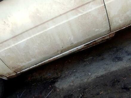 Белый Мазда 626, объемом двигателя 1.6 л и пробегом 430 тыс. км за 500 $, фото 1 на Automoto.ua