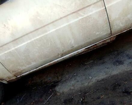 Белый Мазда 626, объемом двигателя 1.6 л и пробегом 430 тыс. км за 500 $, фото 1 на Automoto.ua