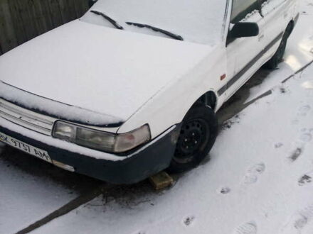 Белый Мазда 626, объемом двигателя 2 л и пробегом 320 тыс. км за 1100 $, фото 1 на Automoto.ua