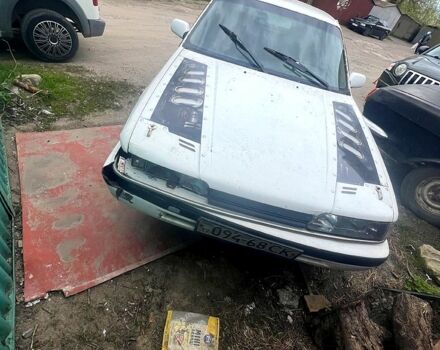 Белый Мазда 626, объемом двигателя 2.2 л и пробегом 390 тыс. км за 300 $, фото 1 на Automoto.ua