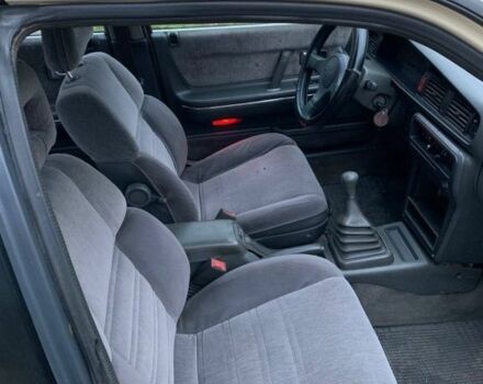 Бежевый Мазда 626, объемом двигателя 2 л и пробегом 210 тыс. км за 1800 $, фото 3 на Automoto.ua