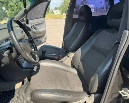 Черный Мазда 626, объемом двигателя 1.8 л и пробегом 310 тыс. км за 3000 $, фото 2 на Automoto.ua