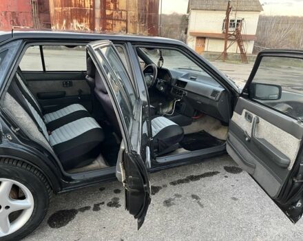 Черный Мазда 626, объемом двигателя 2 л и пробегом 420 тыс. км за 1300 $, фото 5 на Automoto.ua