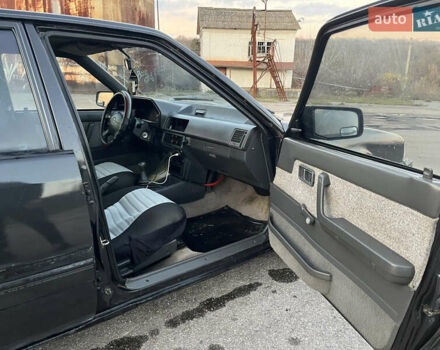 Черный Мазда 626, объемом двигателя 2 л и пробегом 420 тыс. км за 1300 $, фото 5 на Automoto.ua