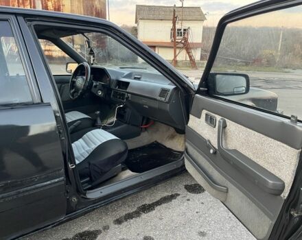 Черный Мазда 626, объемом двигателя 2 л и пробегом 420 тыс. км за 1300 $, фото 4 на Automoto.ua