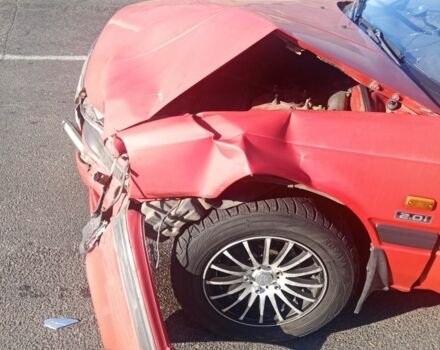 Червоний Мазда 626, об'ємом двигуна 2 л та пробігом 260 тис. км за 800 $, фото 1 на Automoto.ua