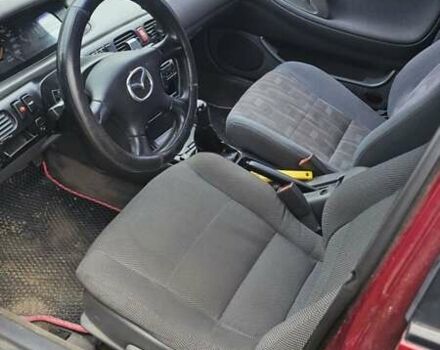 Красный Мазда 626, объемом двигателя 2 л и пробегом 455 тыс. км за 2000 $, фото 3 на Automoto.ua