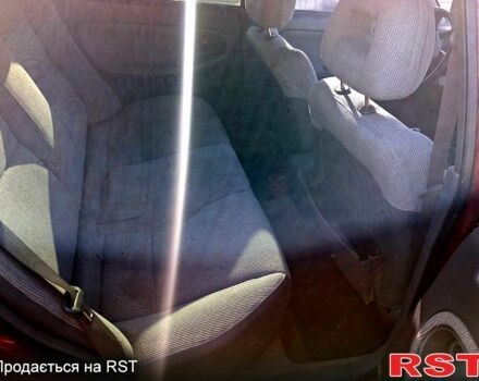 Червоний Мазда 626, об'ємом двигуна 1.8 л та пробігом 0 тис. км за 2100 $, фото 5 на Automoto.ua