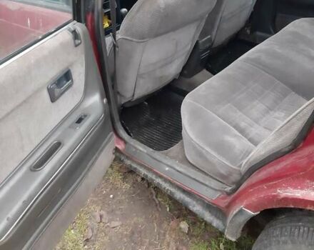 Красный Мазда 626, объемом двигателя 2 л и пробегом 225 тыс. км за 550 $, фото 3 на Automoto.ua