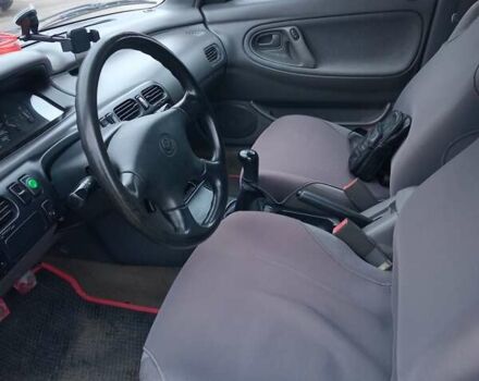 Красный Мазда 626, объемом двигателя 2 л и пробегом 210 тыс. км за 2600 $, фото 6 на Automoto.ua