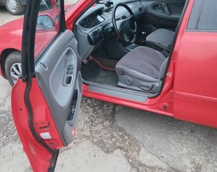Красный Мазда 626, объемом двигателя 2 л и пробегом 210 тыс. км за 2600 $, фото 4 на Automoto.ua