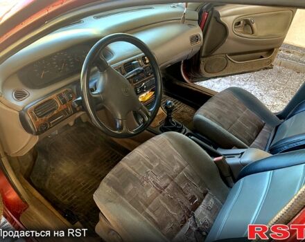 Красный Мазда 626, объемом двигателя 1.8 л и пробегом 300 тыс. км за 1250 $, фото 5 на Automoto.ua