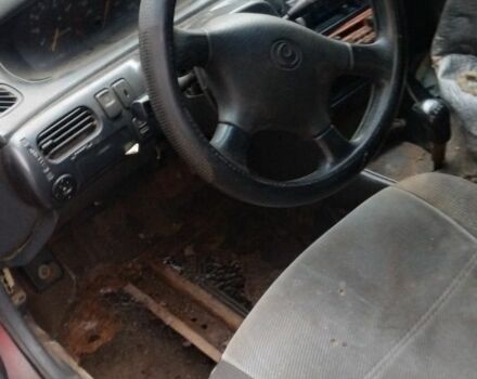 Красный Мазда 626, объемом двигателя 1.8 л и пробегом 400 тыс. км за 650 $, фото 6 на Automoto.ua