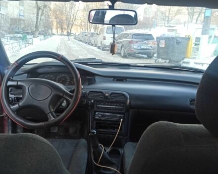 Красный Мазда 626, объемом двигателя 2 л и пробегом 290 тыс. км за 700 $, фото 4 на Automoto.ua