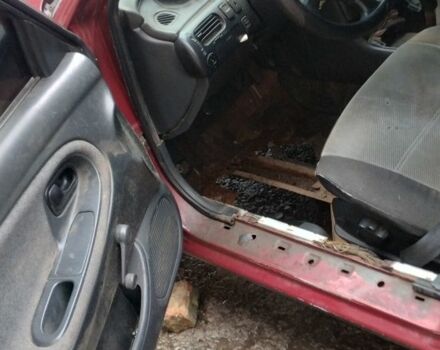 Красный Мазда 626, объемом двигателя 1.8 л и пробегом 400 тыс. км за 650 $, фото 7 на Automoto.ua