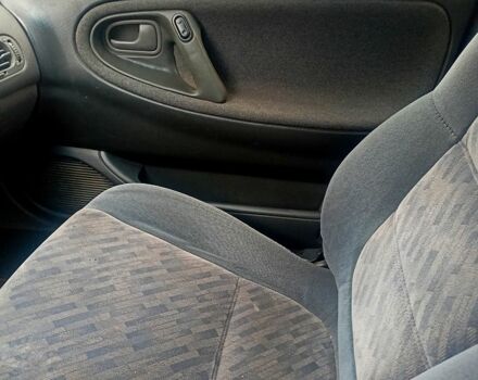 Красный Мазда 626, объемом двигателя 2 л и пробегом 247 тыс. км за 940 $, фото 6 на Automoto.ua