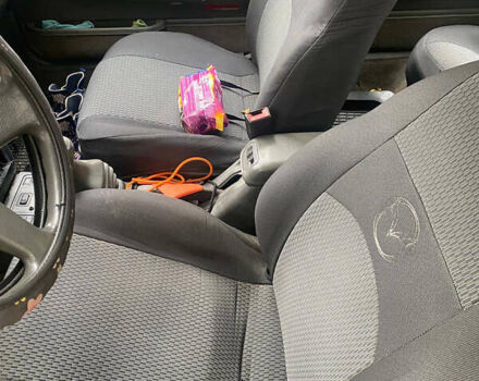 Серый Мазда 626, объемом двигателя 2 л и пробегом 355 тыс. км за 1000 $, фото 4 на Automoto.ua