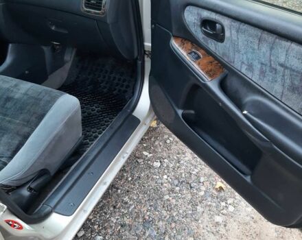 Серый Мазда 626, объемом двигателя 1.8 л и пробегом 225 тыс. км за 1200 $, фото 4 на Automoto.ua