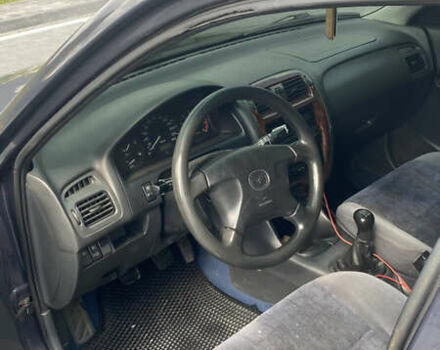 Серый Мазда 626, объемом двигателя 2 л и пробегом 304 тыс. км за 3500 $, фото 3 на Automoto.ua