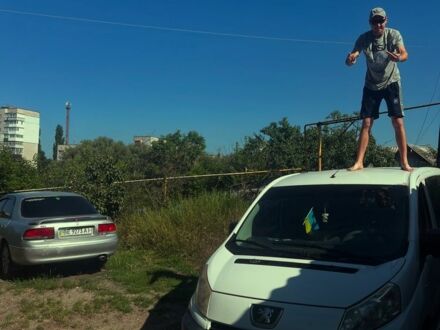 Мазда 626 1997 у Умани на Automoto.ua Сірий Мазда 626, об'ємом двигуна 2 л та пробігом 350 тис. км за 1900 $, фото 1 на Automoto.ua