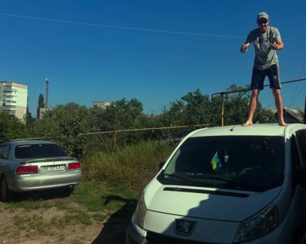Серый Мазда 626, объемом двигателя 2 л и пробегом 350 тыс. км за 1900 $, фото 1 на Automoto.ua