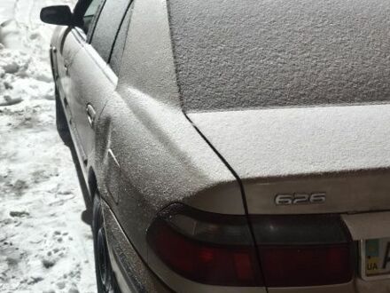 Серый Мазда 626, объемом двигателя 2 л и пробегом 400 тыс. км за 900 $, фото 1 на Automoto.ua