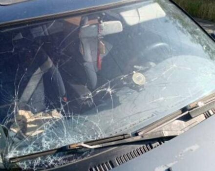 Синий Мазда 626, объемом двигателя 2 л и пробегом 300 тыс. км за 650 $, фото 3 на Automoto.ua