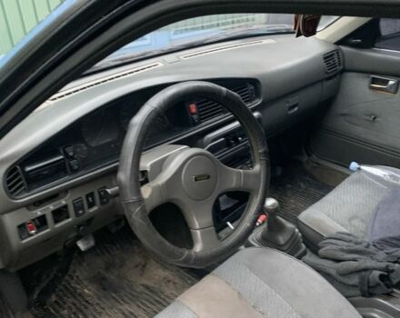 Синий Мазда 626, объемом двигателя 1.8 л и пробегом 500 тыс. км за 284 $, фото 4 на Automoto.ua