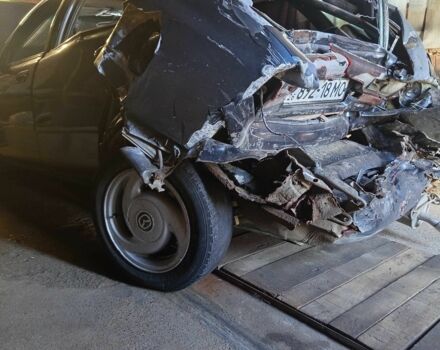 Синий Мазда 626, объемом двигателя 0 л и пробегом 300 тыс. км за 1000 $, фото 3 на Automoto.ua