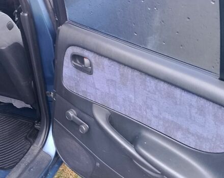 Синий Мазда 626, объемом двигателя 2 л и пробегом 231 тыс. км за 2500 $, фото 5 на Automoto.ua