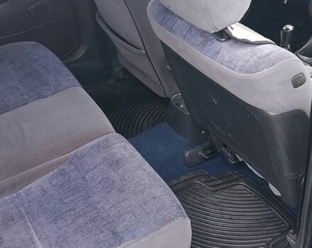 Синий Мазда 626, объемом двигателя 2 л и пробегом 231 тыс. км за 2500 $, фото 4 на Automoto.ua