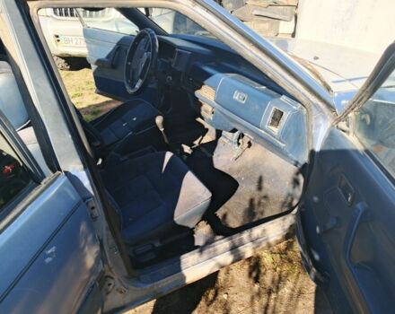 Синий Мазда 626, объемом двигателя 1.6 л и пробегом 100 тыс. км за 200 $, фото 6 на Automoto.ua