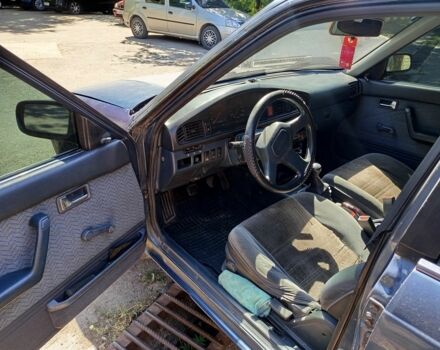 Синий Мазда 626, объемом двигателя 1.8 л и пробегом 1 тыс. км за 950 $, фото 3 на Automoto.ua
