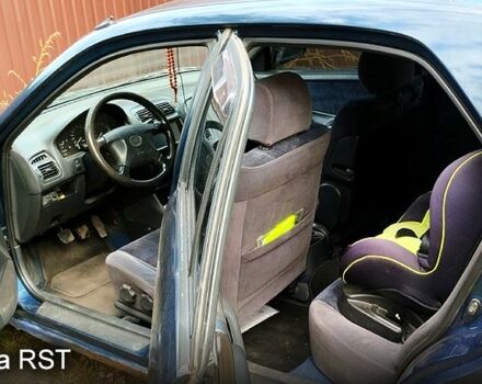 Синій Мазда 626, об'ємом двигуна 2 л та пробігом 382 тис. км за 3300 $, фото 4 на Automoto.ua