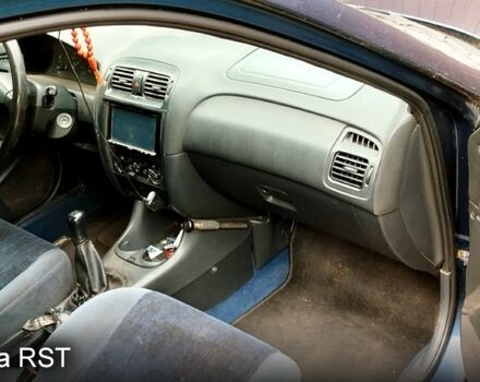 Синій Мазда 626, об'ємом двигуна 2 л та пробігом 382 тис. км за 3300 $, фото 3 на Automoto.ua