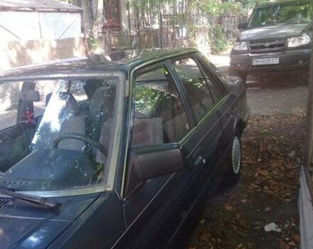 Синий Мазда 626, объемом двигателя 1.6 л и пробегом 157 тыс. км за 1000 $, фото 1 на Automoto.ua