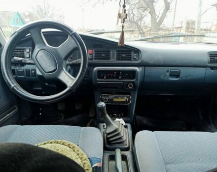 Синий Мазда 626, объемом двигателя 2 л и пробегом 300 тыс. км за 700 $, фото 1 на Automoto.ua