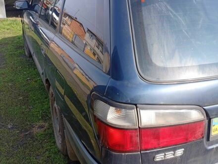 Синий Мазда 626, объемом двигателя 2 л и пробегом 388 тыс. км за 700 $, фото 1 на Automoto.ua